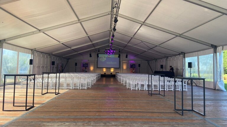plenaire-tent-ingericht.jpg